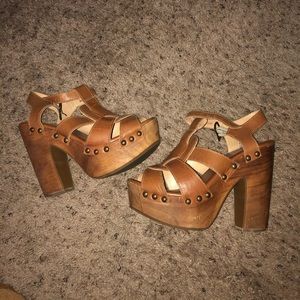 Bedstu tan heels